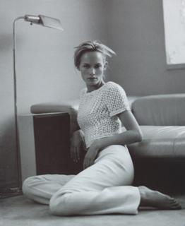 Amber Valletta feet photo thumbnail