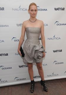 Amber Valletta feet photo thumbnail