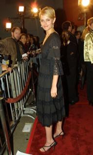 Amber Valletta feet photo thumbnail