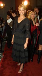 Amber Valletta feet photo thumbnail