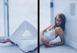 Amber Valletta feet photo thumbnail