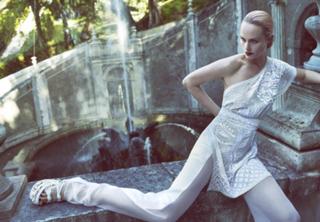 Amber Valletta feet photo thumbnail