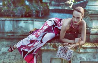 Amber Valletta feet photo thumbnail