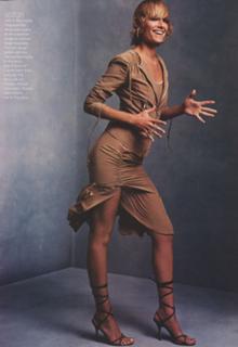 Amber Valletta feet photo thumbnail
