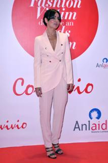 Ambra Angiolini feet photo thumbnail