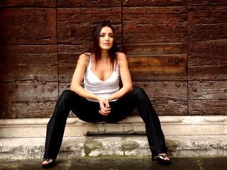 Ambra Angiolini feet photo thumbnail