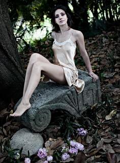 Ambra Angiolini feet photo thumbnail