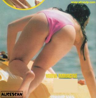 Ambra Angiolini feet photo thumbnail