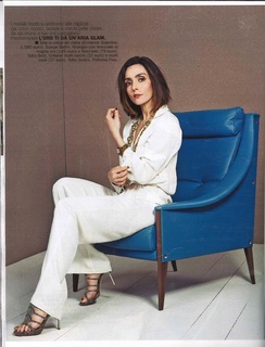 Ambra Angiolini feet photo thumbnail