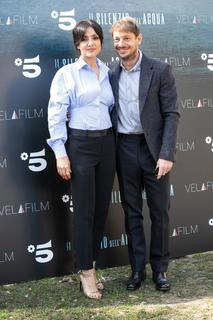 Ambra Angiolini feet photo thumbnail