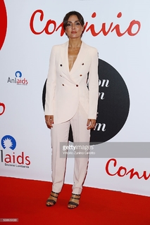 Ambra Angiolini feet photo thumbnail