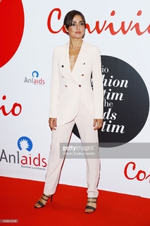 Ambra Angiolini feet photo thumbnail