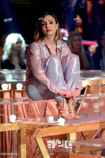 Ambra Angiolini feet photo thumbnail