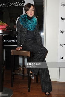 Ambra Angiolini feet photo thumbnail