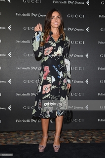 Ambra Angiolini feet photo thumbnail