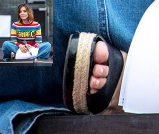 Ambra Angiolini feet photo thumbnail