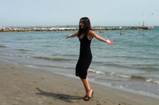 Ambra Angiolini feet photo thumbnail