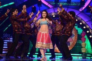 Ameesha Patel feet photo thumbnail