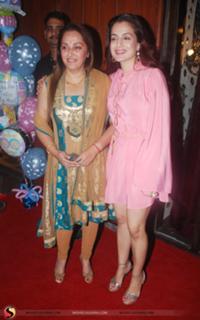 Ameesha Patel feet photo thumbnail