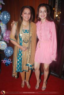 Ameesha Patel feet photo thumbnail