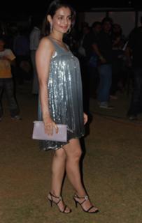 Ameesha Patel feet photo thumbnail