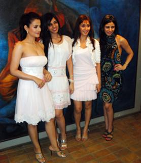 Ameesha Patel feet photo thumbnail
