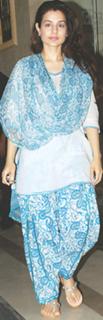 Ameesha Patel feet photo thumbnail