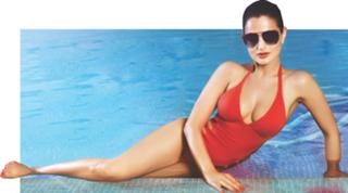 Ameesha Patel feet photo thumbnail