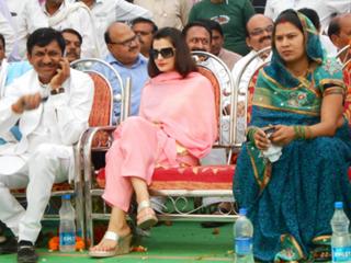Ameesha Patel feet photo thumbnail