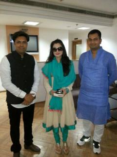 Ameesha Patel feet photo thumbnail