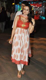 Ameesha Patel feet photo thumbnail