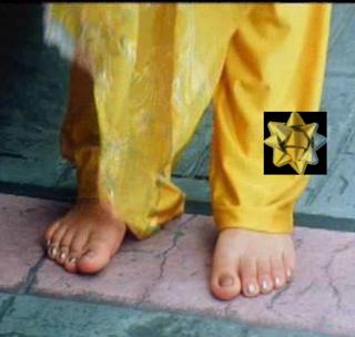 Ameesha Patel feet photo thumbnail