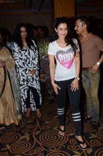 Ameesha Patel feet photo thumbnail