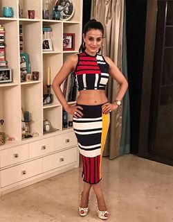 Ameesha Patel feet photo thumbnail