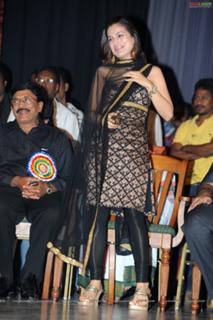Ameesha Patel feet photo thumbnail