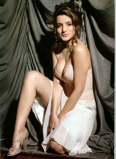 Ameesha Patel feet photo thumbnail