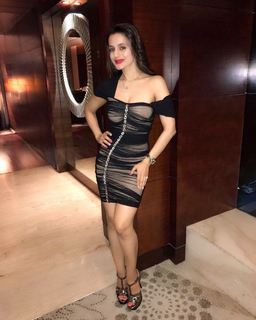 Ameesha Patel feet photo thumbnail