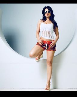 Ameesha Patel feet photo thumbnail