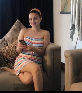 Ameesha Patel feet photo thumbnail