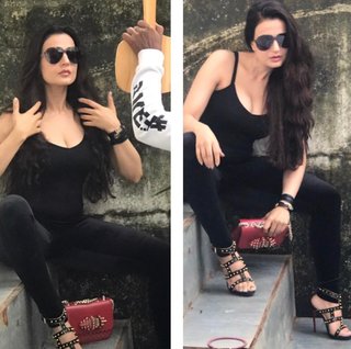 Ameesha Patel feet photo thumbnail