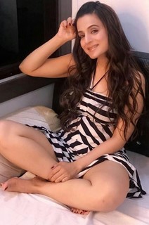 Ameesha Patel feet photo thumbnail