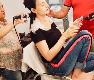 Ameesha Patel feet photo thumbnail