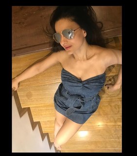 Ameesha Patel feet photo thumbnail