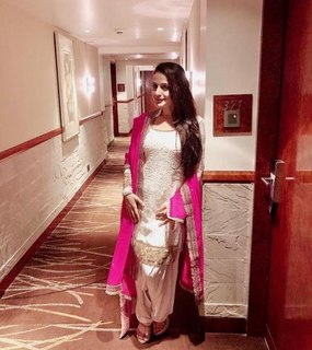 Ameesha Patel feet photo thumbnail