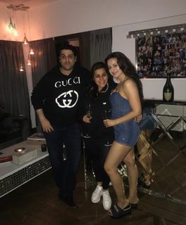 Ameesha Patel feet photo thumbnail
