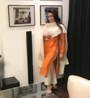 Ameesha Patel feet photo thumbnail