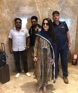 Ameesha Patel feet photo thumbnail