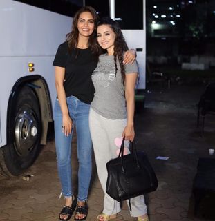 Ameesha Patel feet photo thumbnail