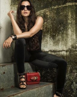 Ameesha Patel feet photo thumbnail