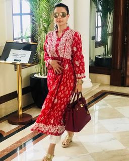 Ameesha Patel feet photo thumbnail